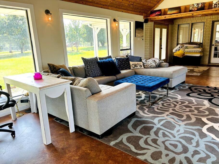 Beautiful Farmhouse W/ Pool On 6 Acres Ranch Aubrey Екстер'єр фото