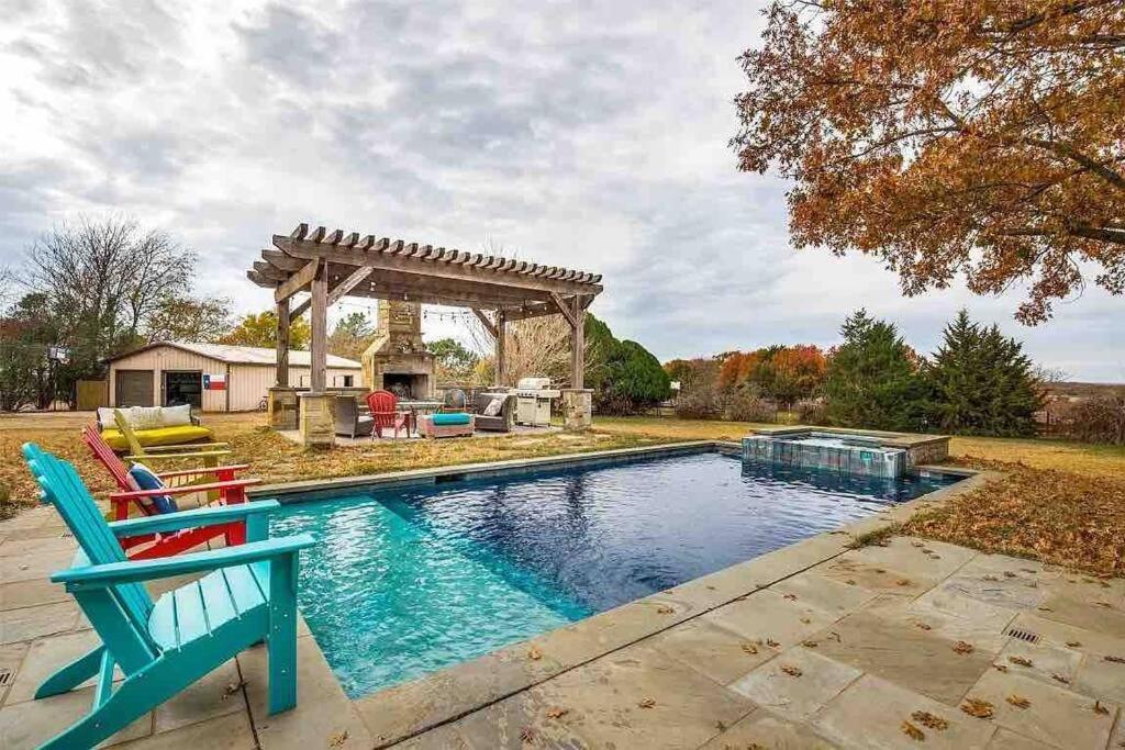 Beautiful Farmhouse W/ Pool On 6 Acres Ranch Aubrey Екстер'єр фото